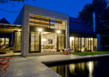 Traditional Meets Contemporary in Hybrid Home Designs: A Fusion of Timeless Elegance and Modern Innovation
